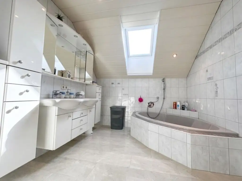 Großzügiges Einfamilienhaus mit Garten & Garage in Wels – 192m² Wohnkomfort!