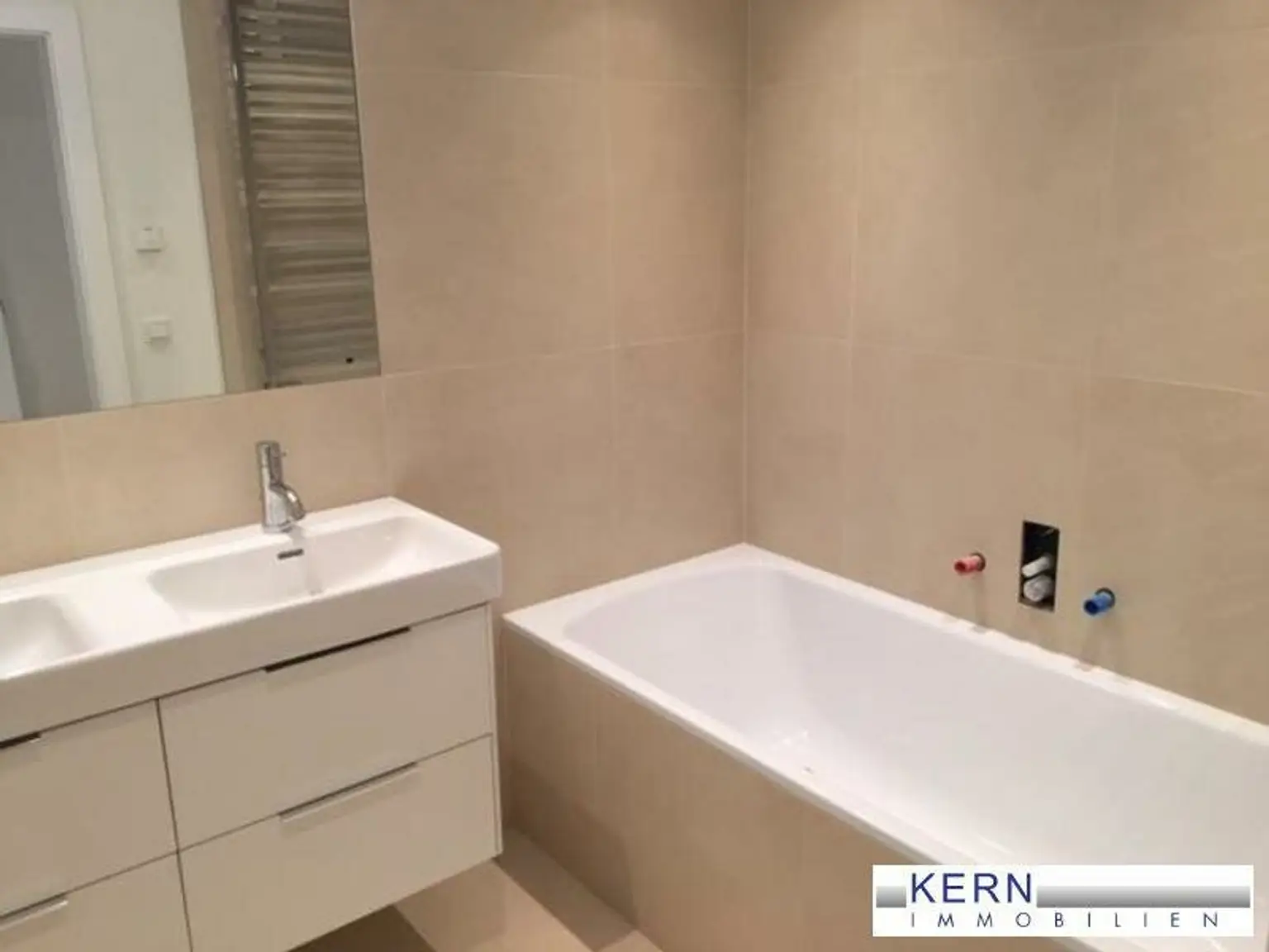 TOP-DACHTERRASSEN-WOHNUNG NÄHE URANIA -- RUHELAGE/FERNBLICK!