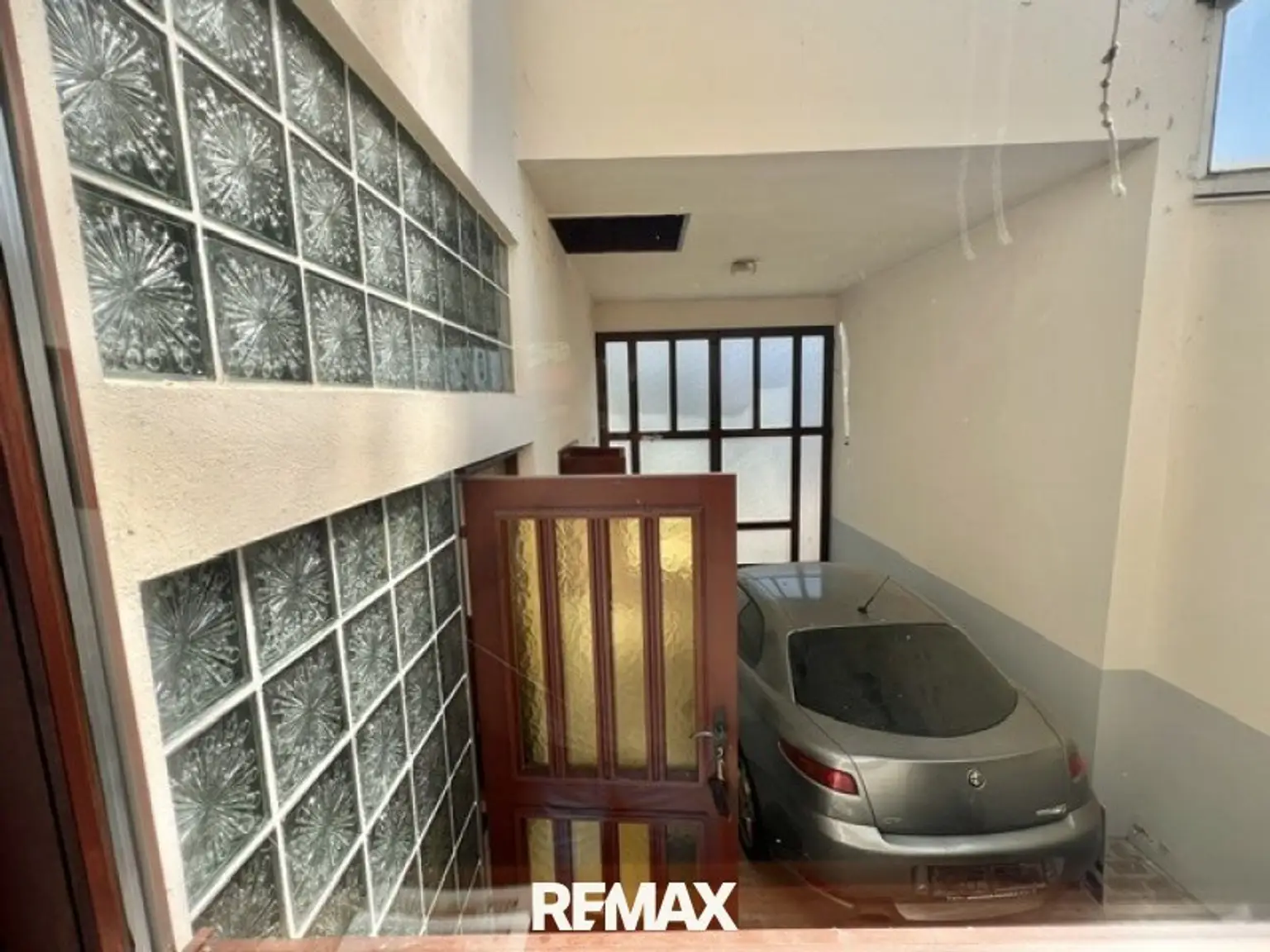 Garage mit Eingang ins Haus