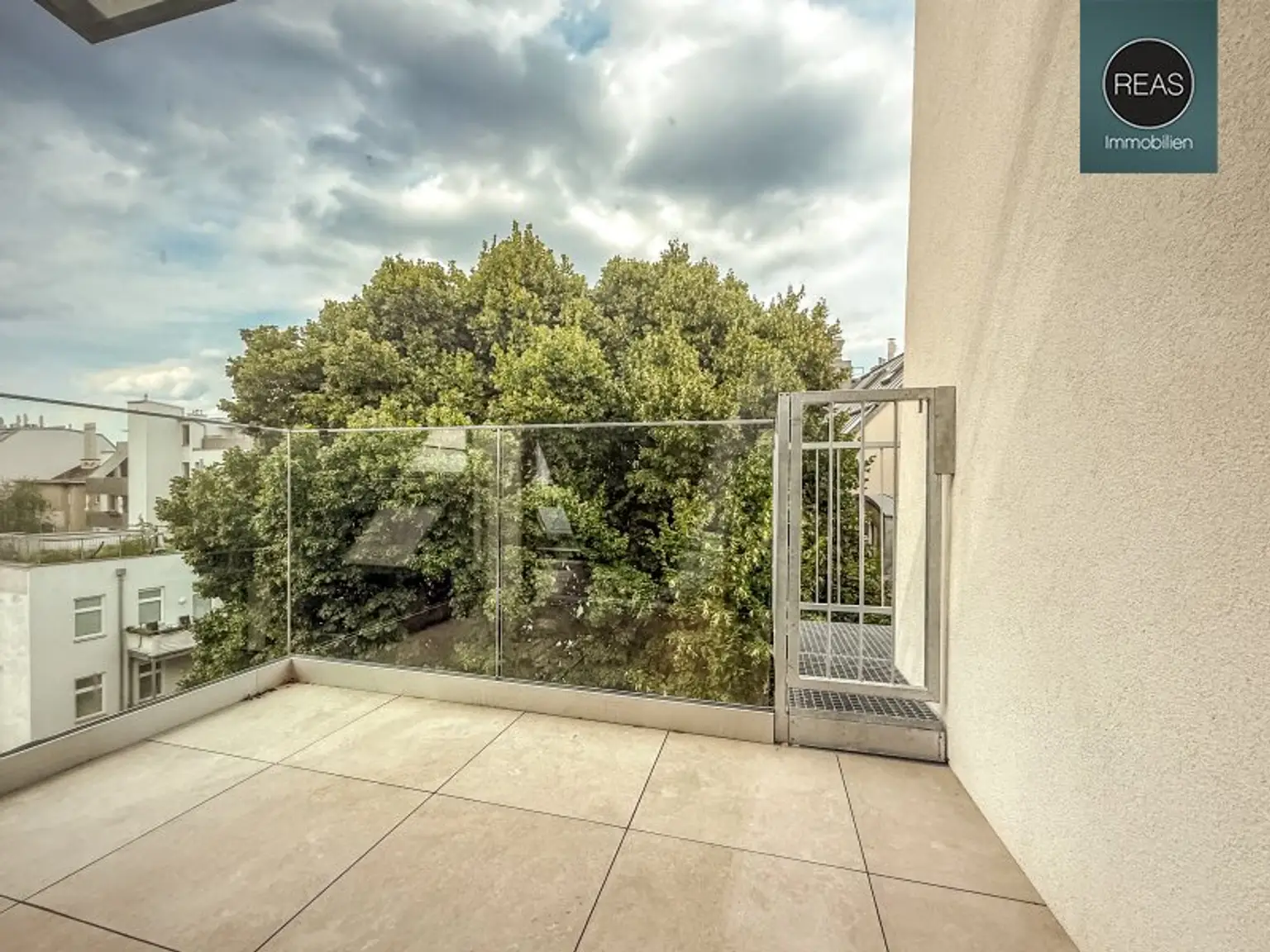 Erstbezug: Atemberaubendes Dachgeschoss - Apartment (klimatisiert) mit 3 Terrassen und hochwertiger Ausstattung im trendigen Ottakring!