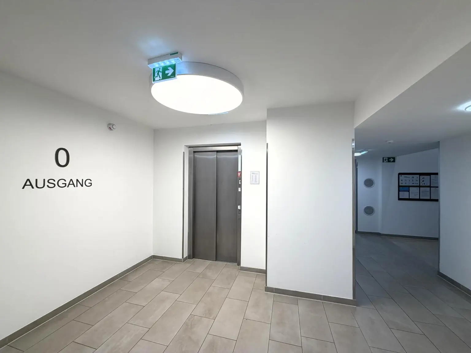 Eingang Wohnhausanlage / Stiegenhaus