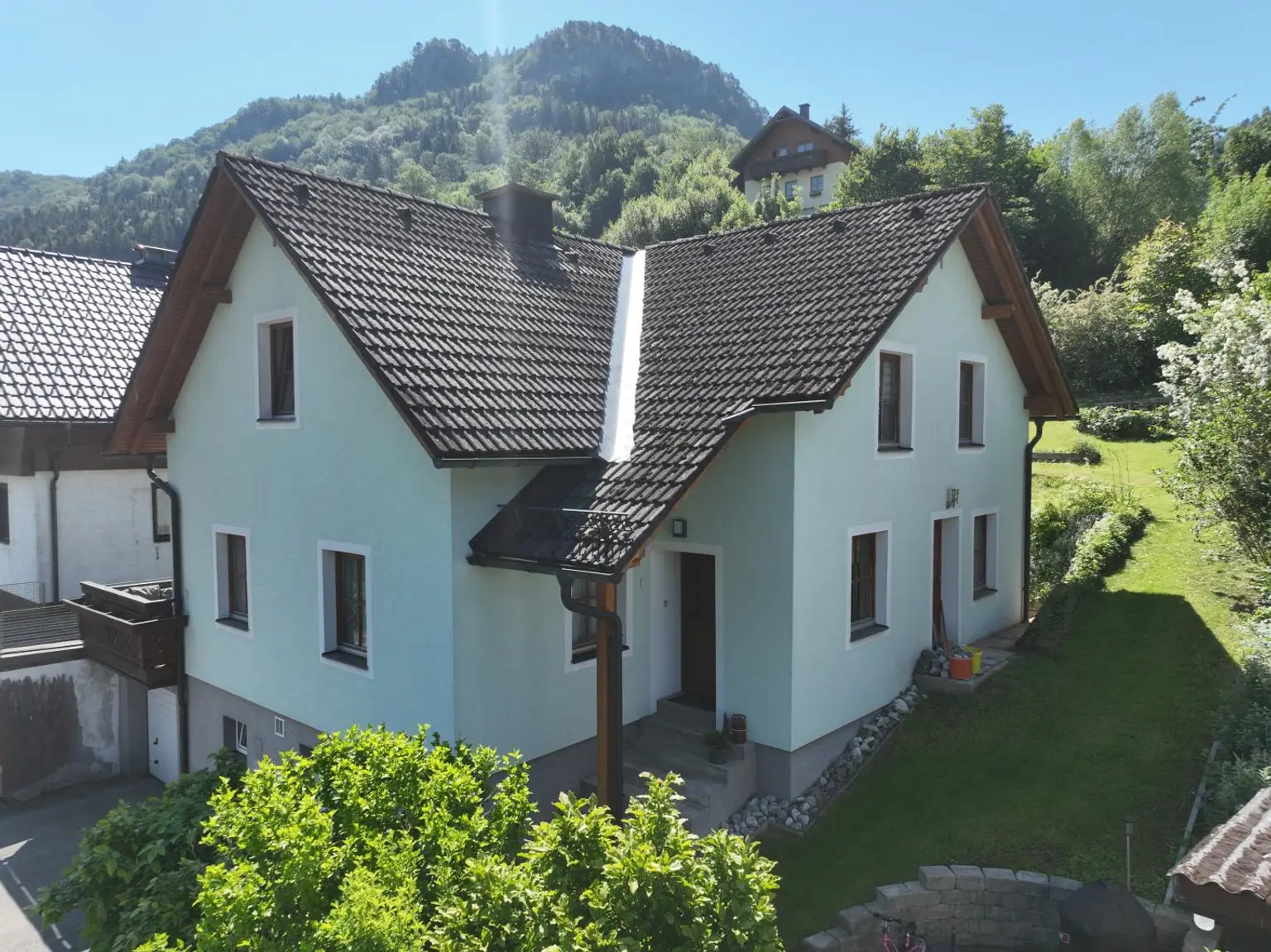 Wohnhaus in erhöhter Siedlungslage