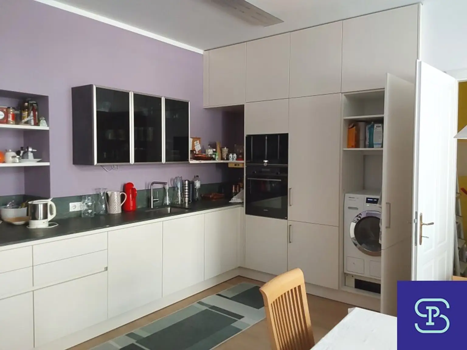 Provisionsfrei: Unbefristeter 98m² Altbau mit 11m² Süd-Loggia und Einbauküche - 1070 Wien!