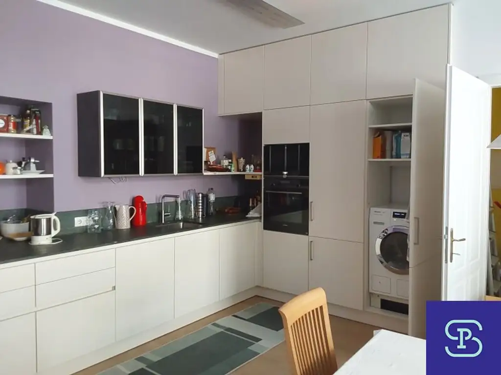 Provisionsfrei: Unbefristeter 98m² Altbau mit 11m² Süd-Loggia und Einbauküche - 1070 Wien!