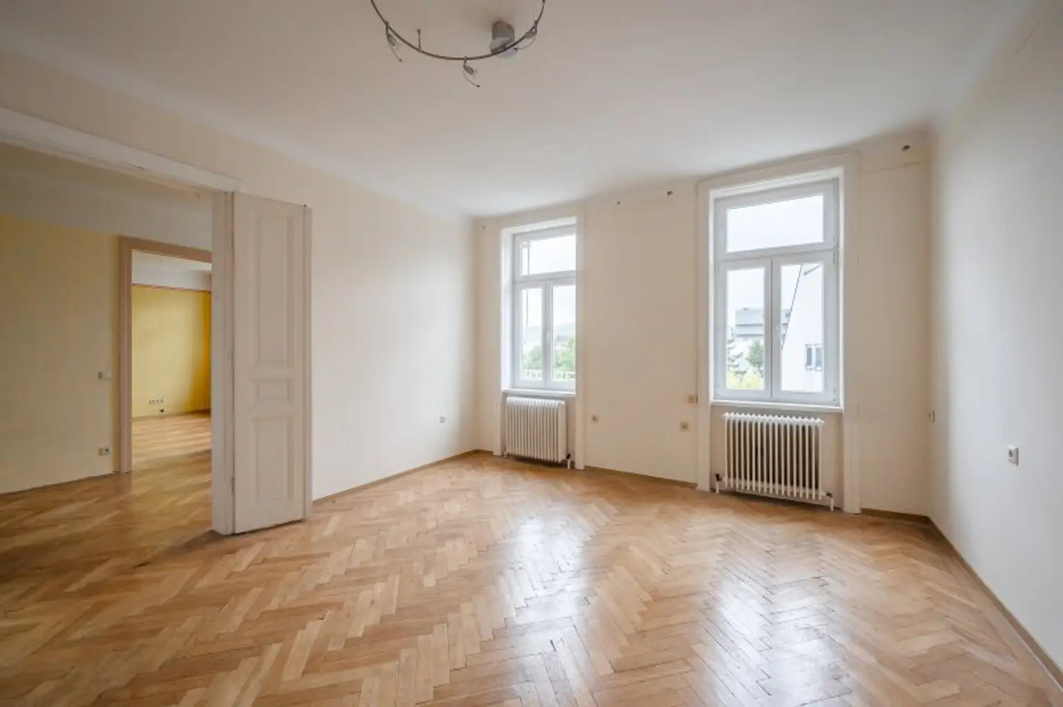 ++1140++ sanierungsbedürftige 3,5 Zimmer Wohnung in Stilvilla! idyllischer Garten!