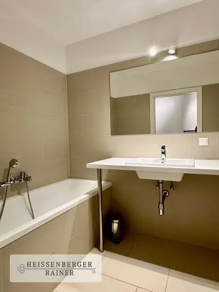 HOCHWERTIG, GROSSZÜGIG, SONNIG /// herrliche Dachterrassenwohnung /// Jacquingasse