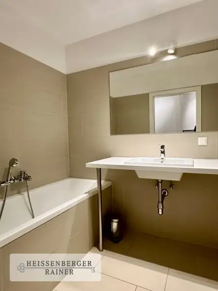 HOCHWERTIG, GROSSZÜGIG, SONNIG /// herrliche Dachterrassenwohnung /// Jacquingasse