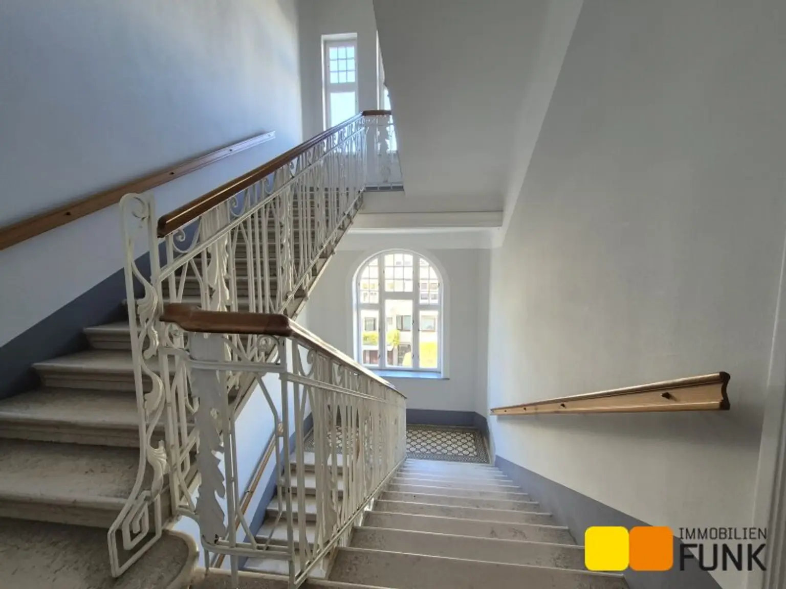 Herrschaftliche 5-Zimmerwohnung mit Balkon