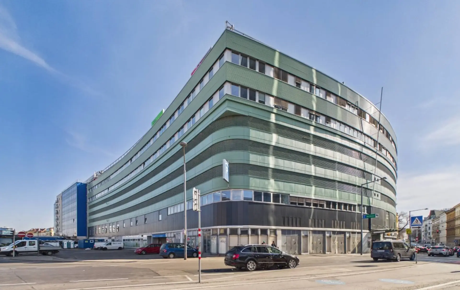 1120 Wien, U4 Center außen