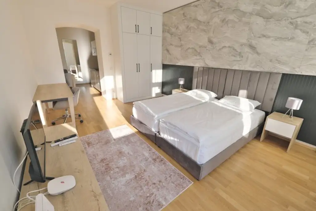 Ferienwohnung mit unbefristeter Betriebsanlagengenehmigung, Grundbüchlich/Widmung als "Appartement" (parifiziert)