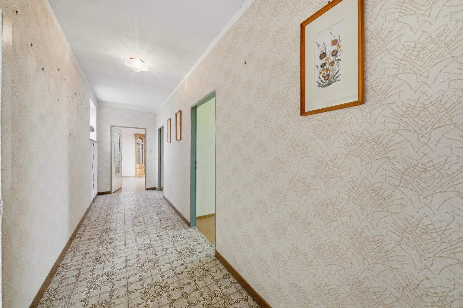 Vielseitige Gewerbe- und Wohnliegenschaft: diverse Hallenflächen, Wohngebäude und ein großzügiges Grundstück!