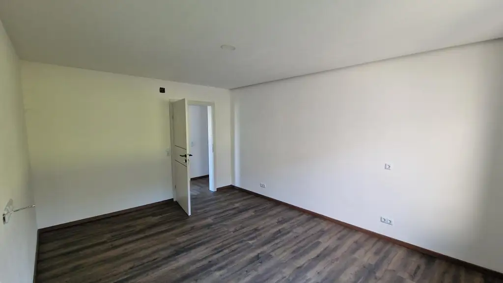 Großes Haus mit 2 Wohneinheiten und schönem Garten in ruhiger Lage in Neuhaus