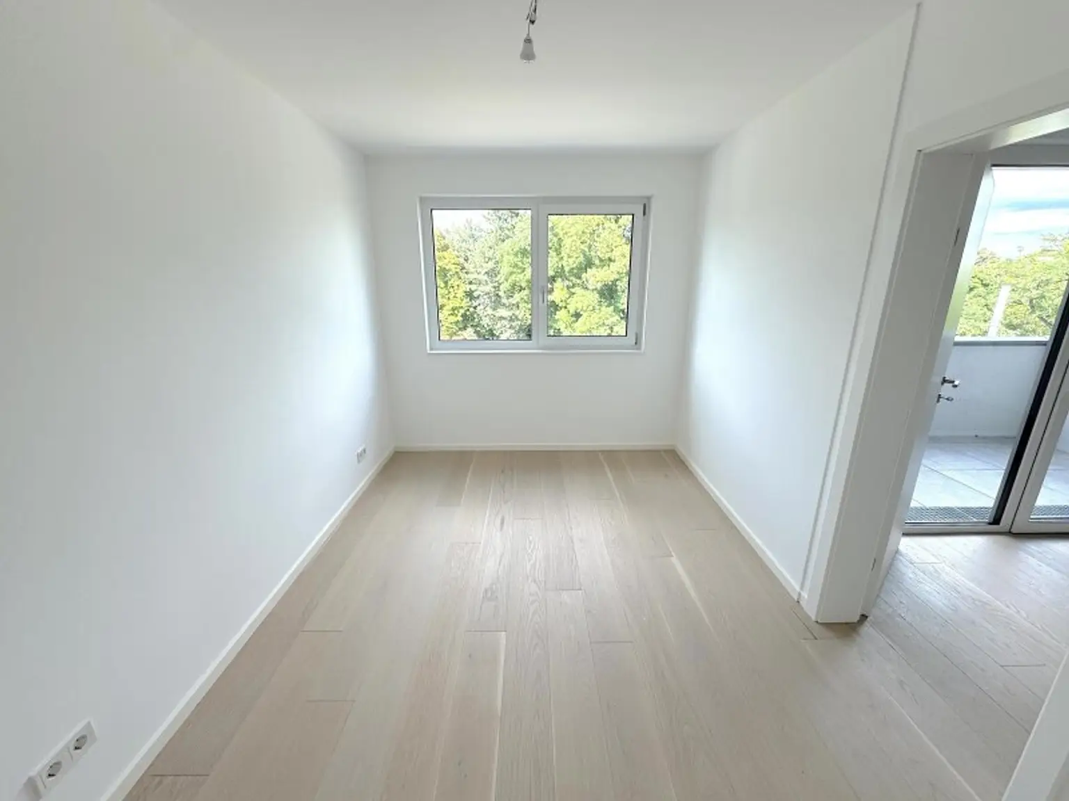 EIGENGRUND NÄHE ALTE DONAU – FREIFLÄCHEN - LUFTWÄRMEPUMPE – KELLER – GARAGE – U-BAHN!