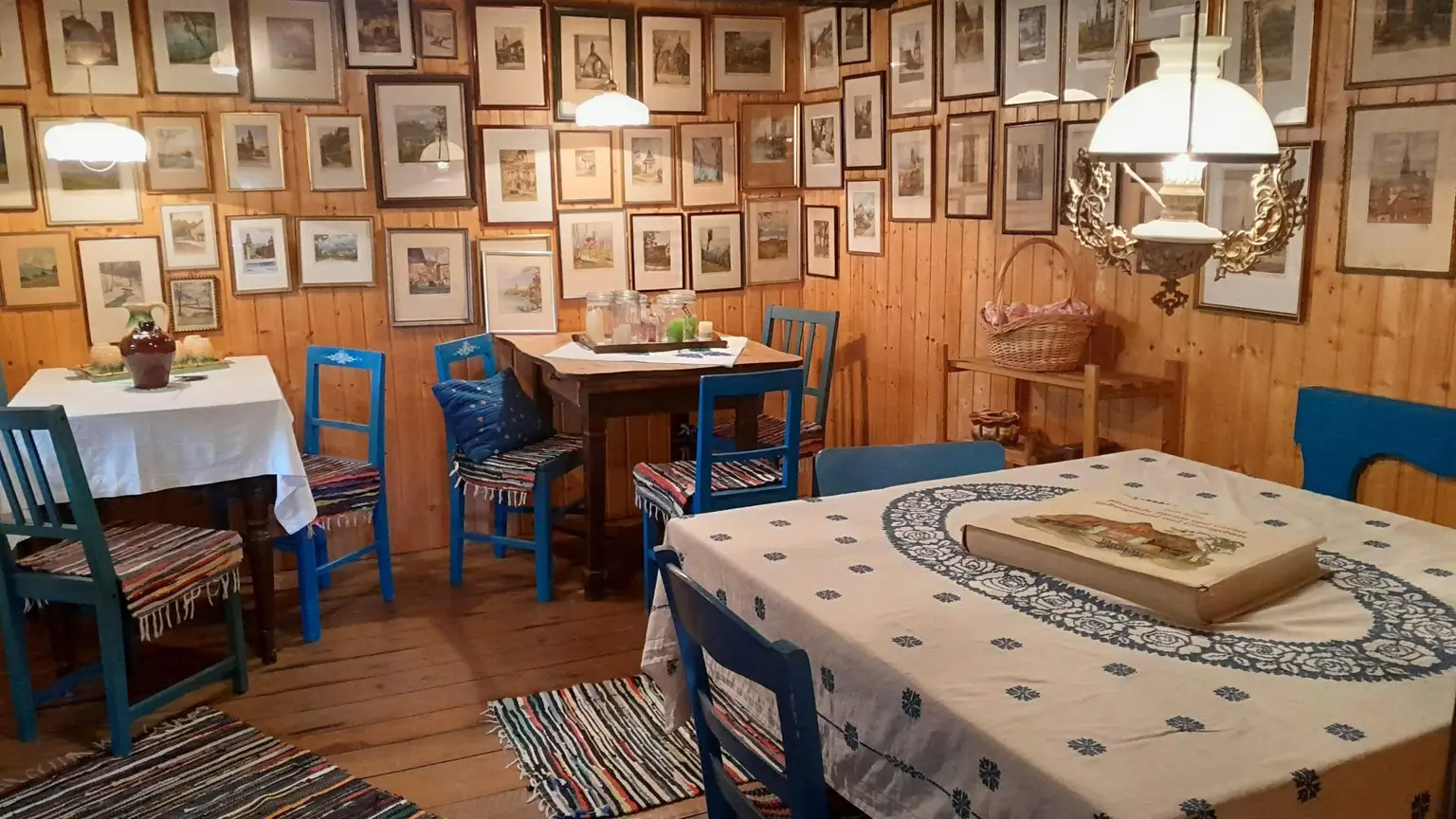 Stube im OG mit Ausgang zur Terrasse