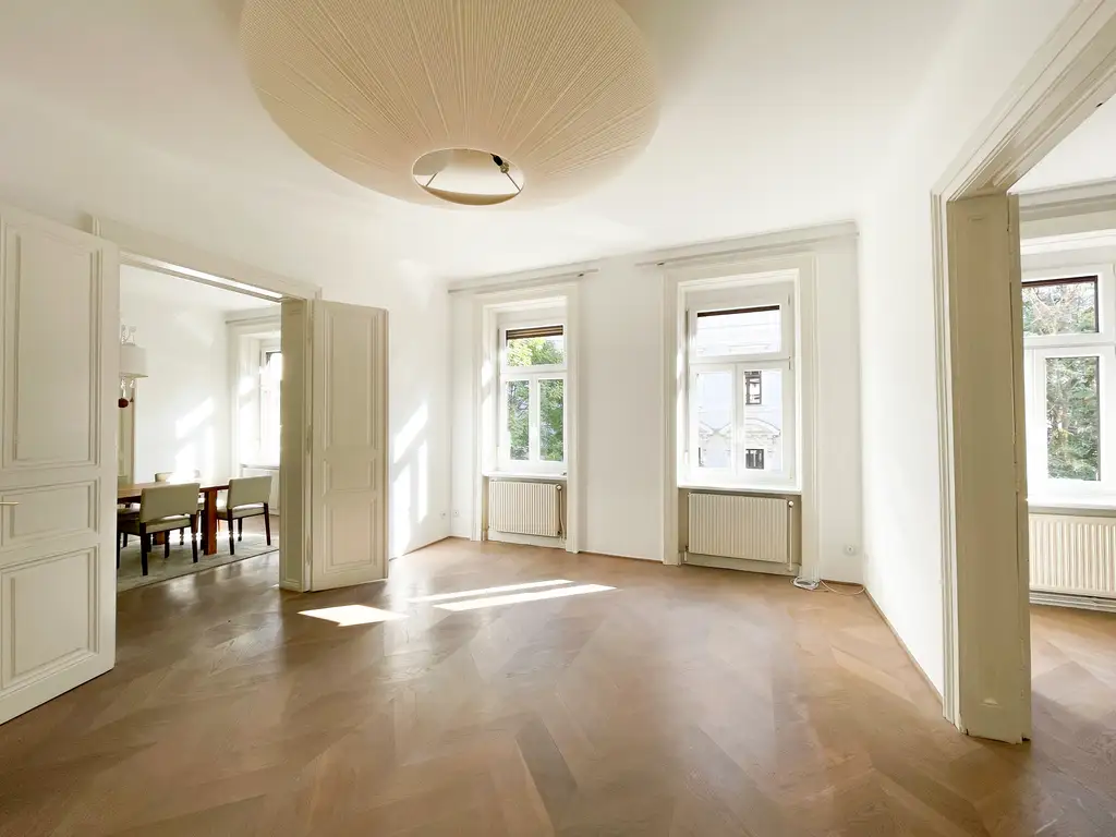 Herrlich große Altbauwohnung mit Garagenplatz