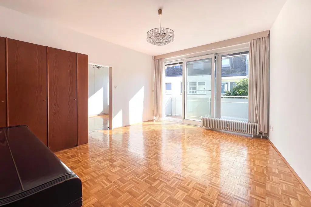 “Rare Parkside Living! Beside Vienna’s Romantic English Garden!“