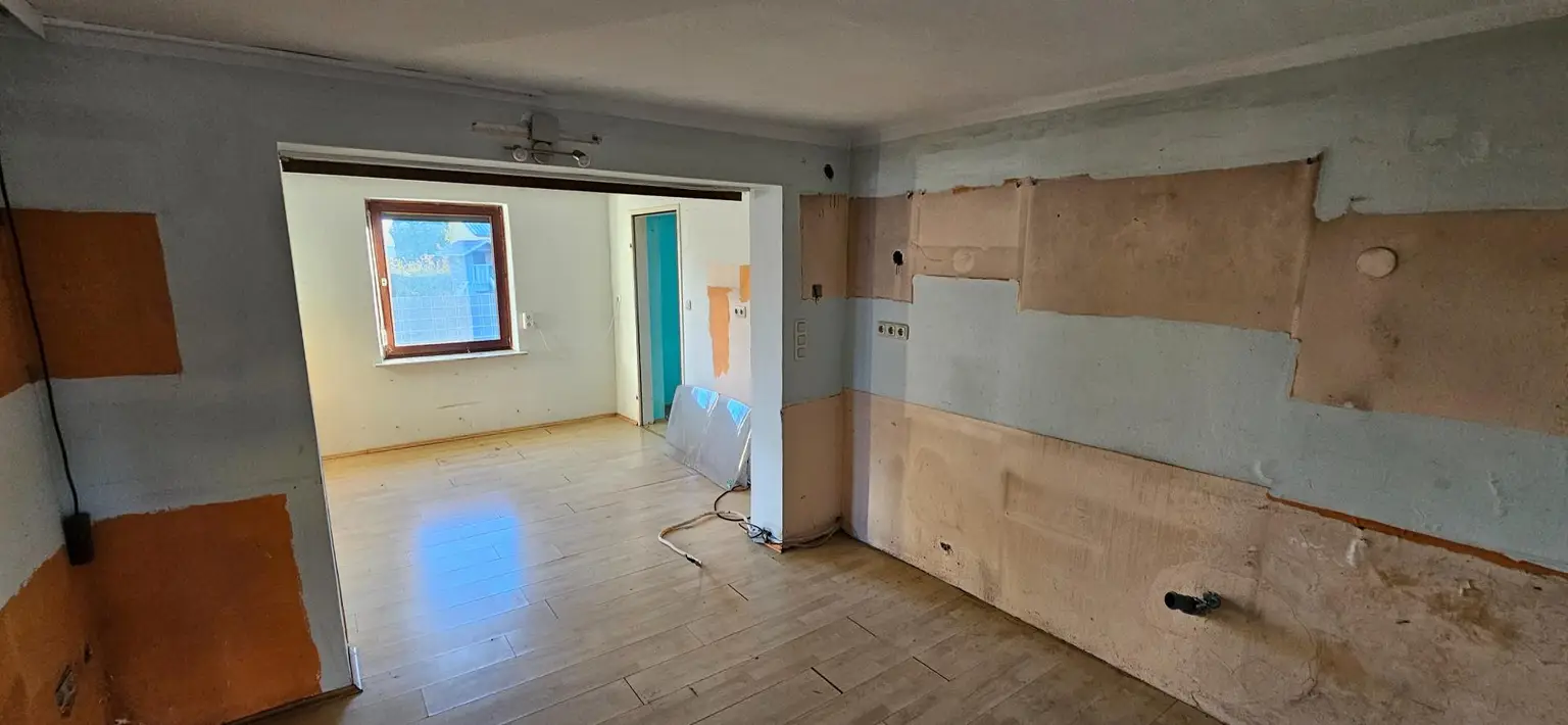 Sanierungsbedürftiges Haus mit Potenzial in attraktiver Lage - ab sofort verfügbar!