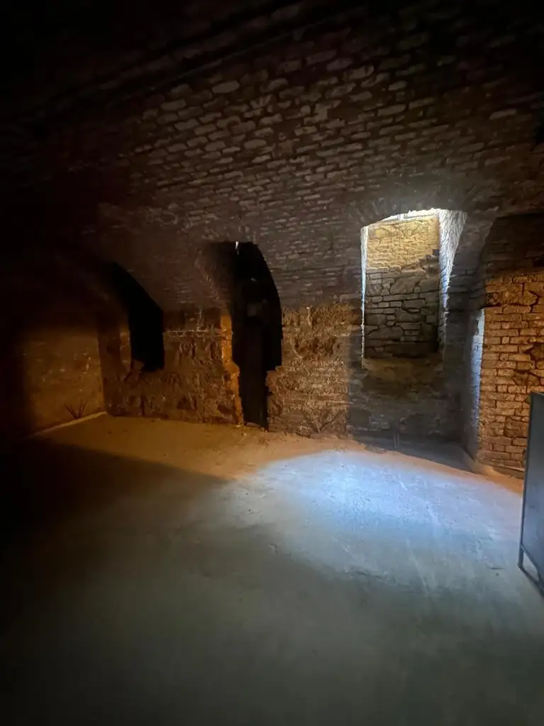 Anlageobjekt: Einzimmerwohnung mit zusätzlichem Souterrain in zentraler Lage