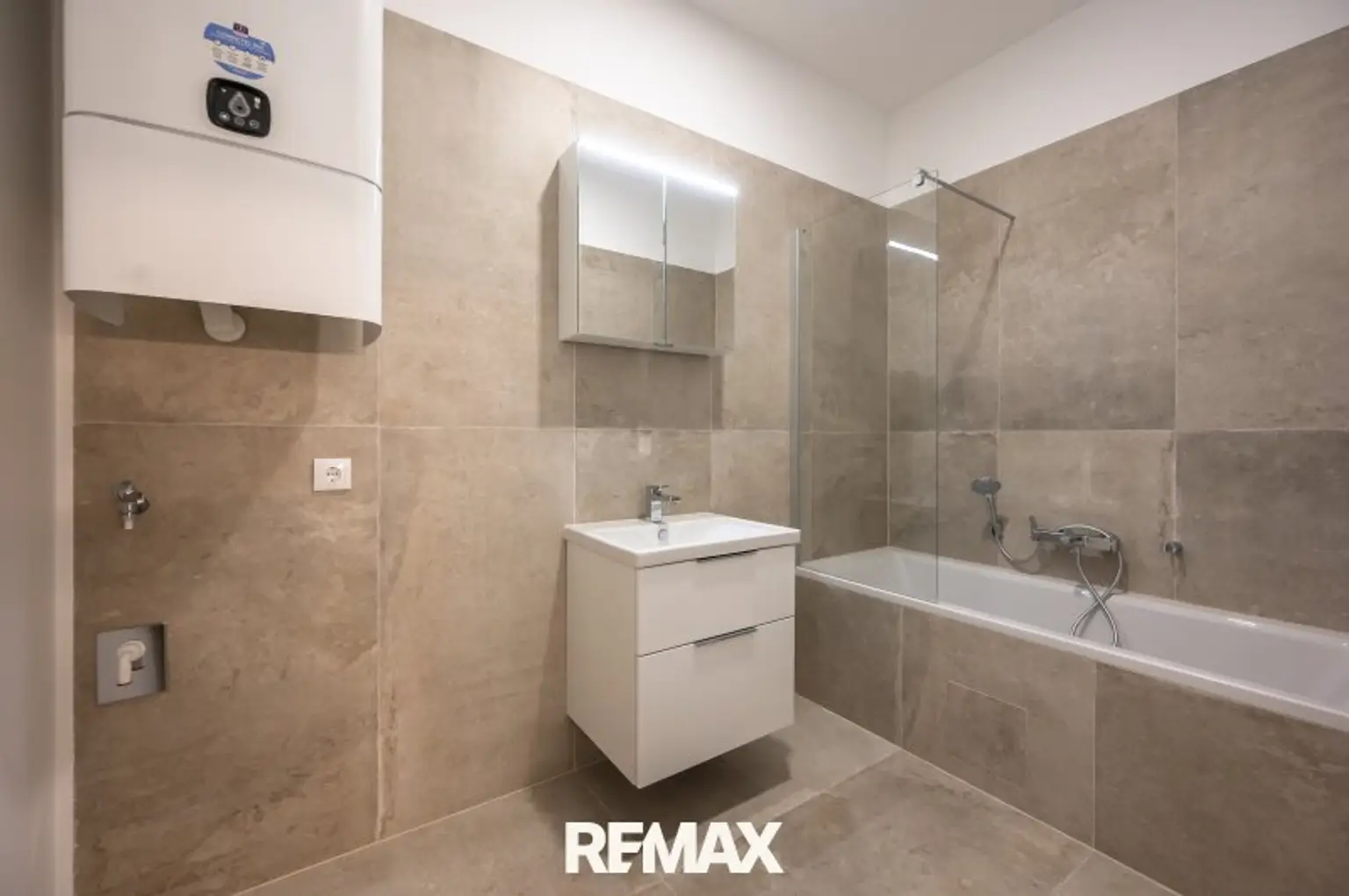 Badezimmer mit Wanne