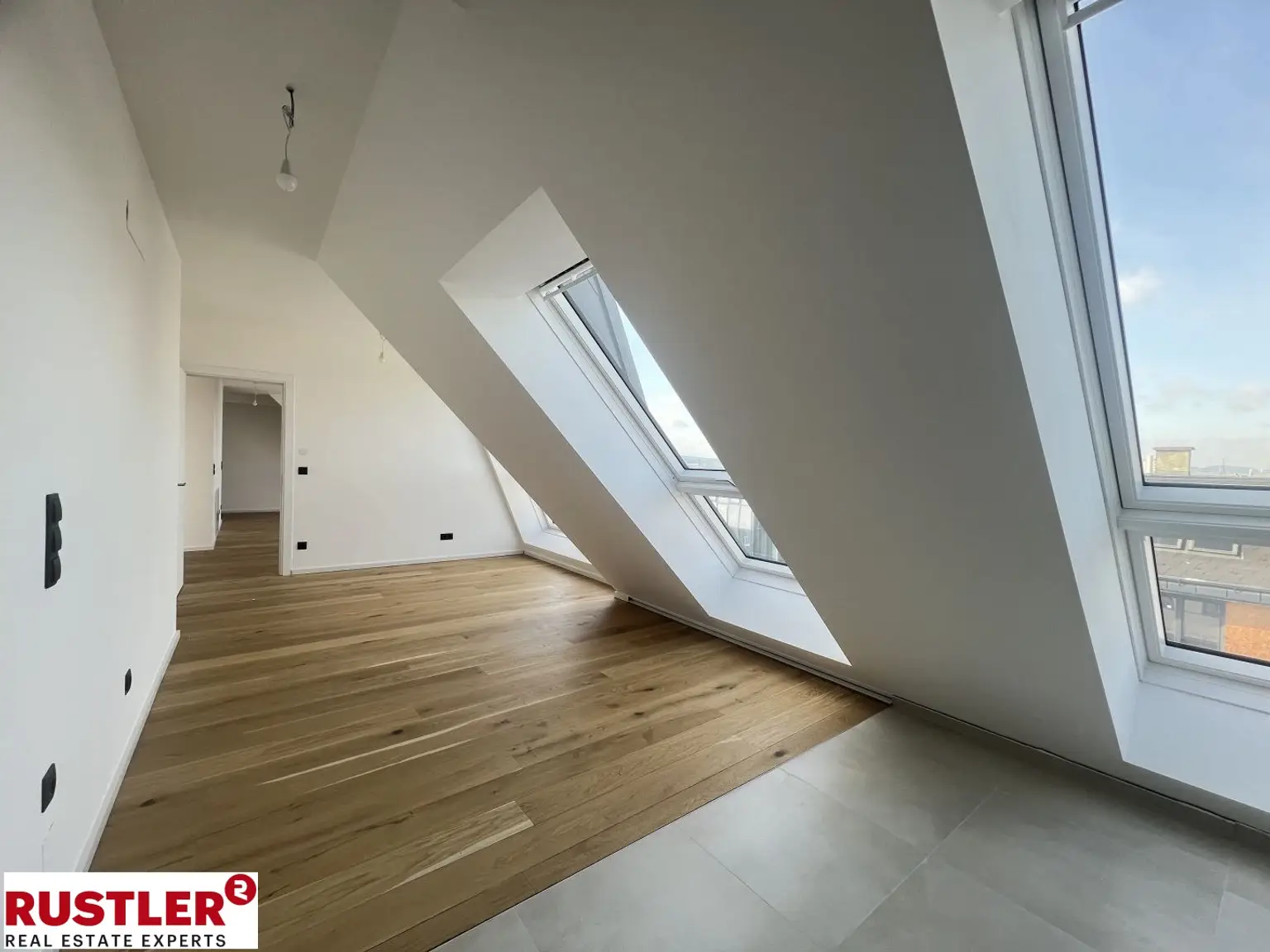 Luxus Penthouse mit sonniger Dachterrasse am Reinlpark | ERSTBEZUG