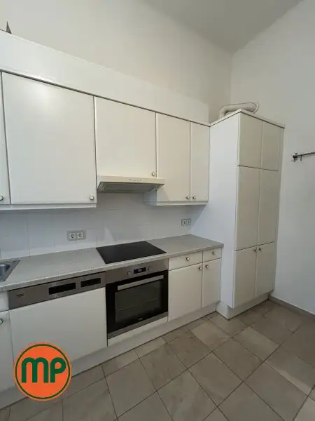 Beste Lage trifft Altbaucharme - 2 Zimmerwohnung am Schwarzenbergplatz