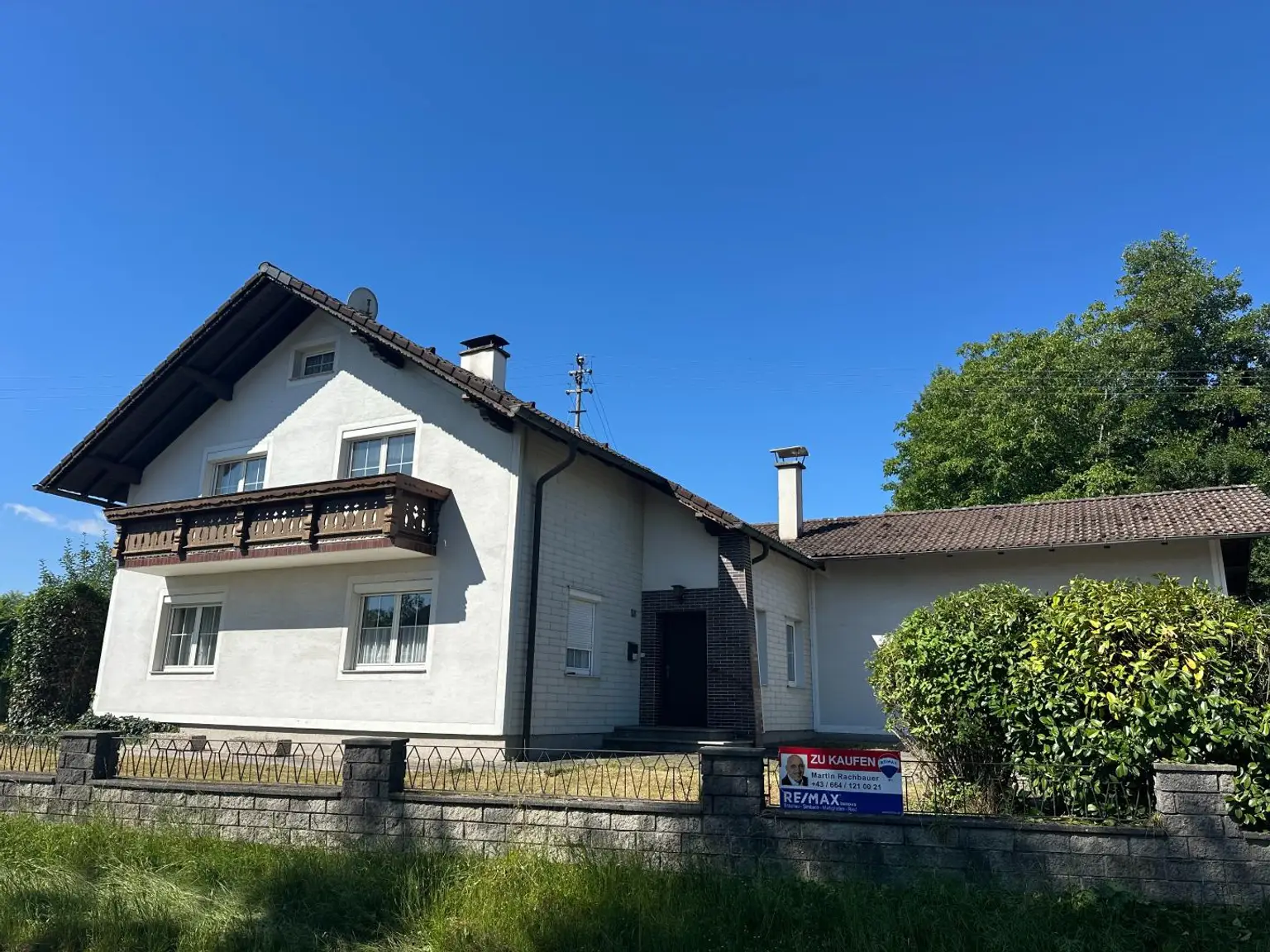 Einfamilienhaus mit Nebengebäuden