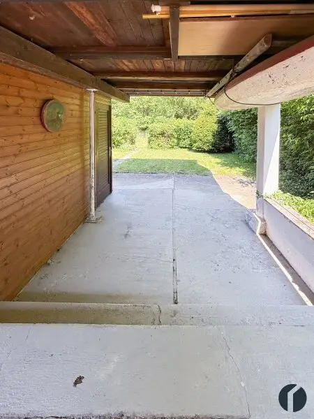 Bereich unter dem Haus
