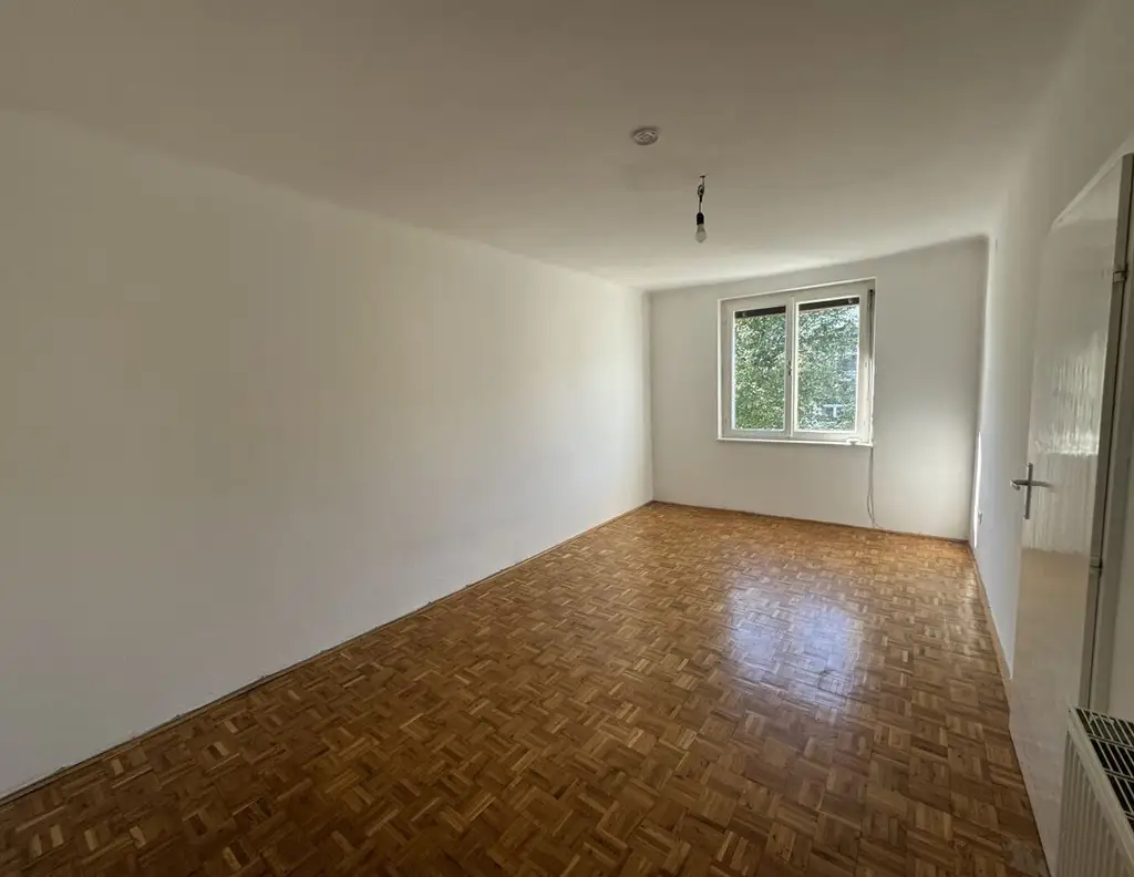 2 Zimmer Genossenschaftswohnung mit Balkon!
