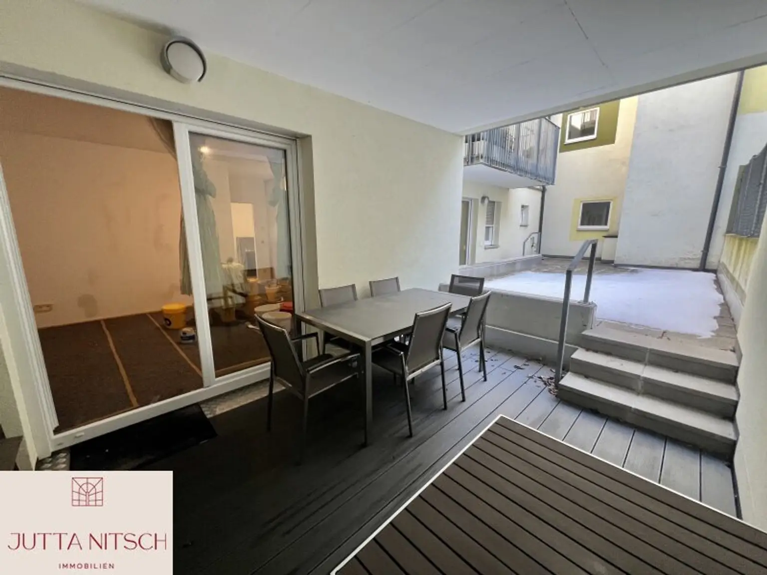 Barrierefreie Gartenwohnung mit zwei Terrassen und zwei Garagenplätzen - Gießhübl Zentrum