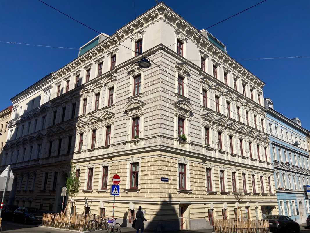 SONNIGE ALTBAUWOHNUNG IM 3. LIFTSTOCK