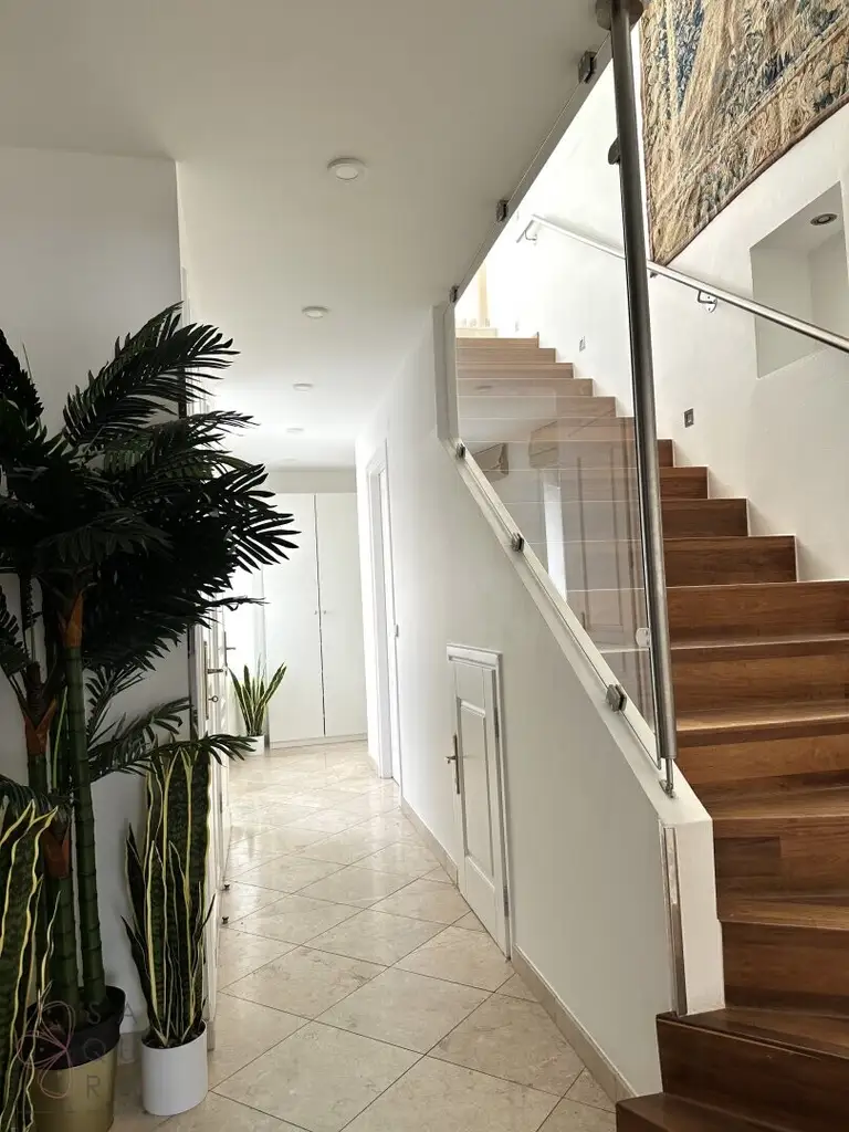 PANORAMA-DACHTERRASSE - EXKLUSIVE DACHGESCHOSSWOHNUNG AUF ZWEI EBENEN