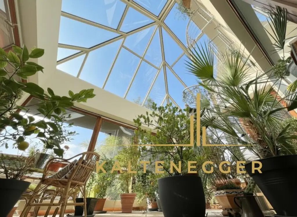 Klosterneuburg: Großzügiges Anwesen mit 2 Wohneinheiten, Indoorpool und 3.606 m² Grundstück