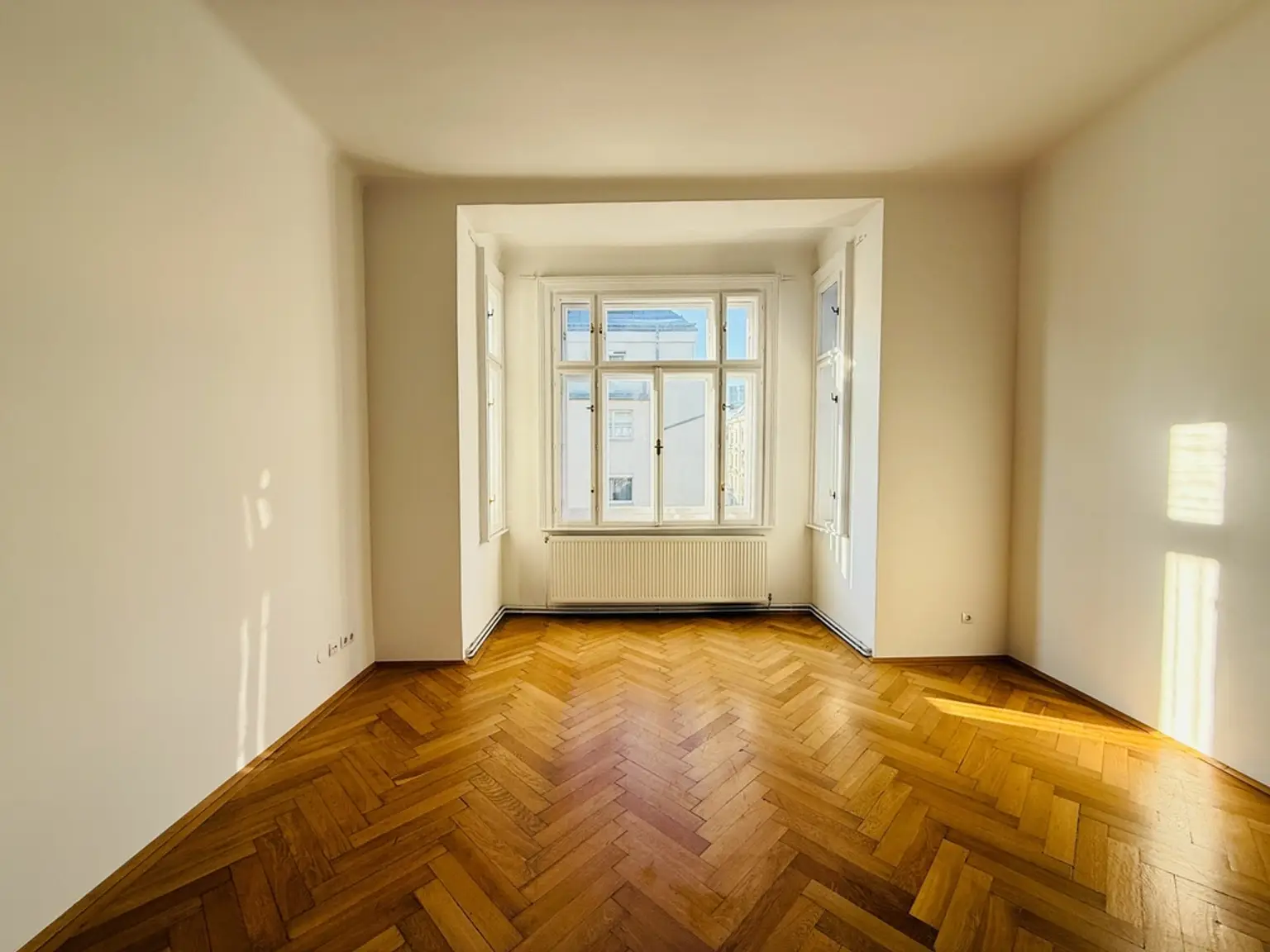 TOPLAGE - NÄHE AUGARTEN | PERFEKTE 5 ZIMMER | TRAUMHAFTER ALTBAU | U-BAHN NÄHE
