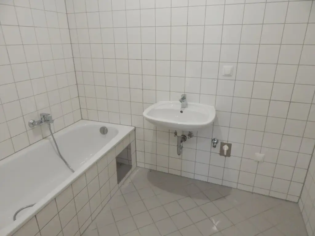 "PROVISIONSFREI" Helle und ruhige Garten-/Terrassenwohnung mit Tiefgaragenplatz