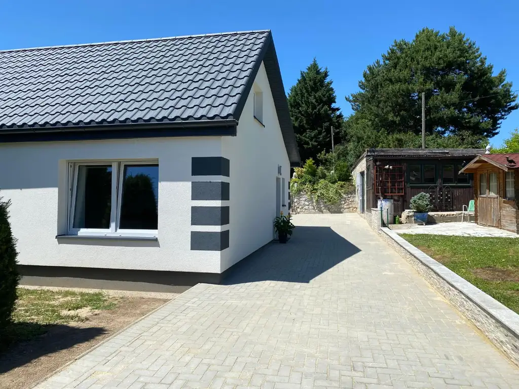 Hübsches Landhaus mit wunderbarem Garten zu vermieten!