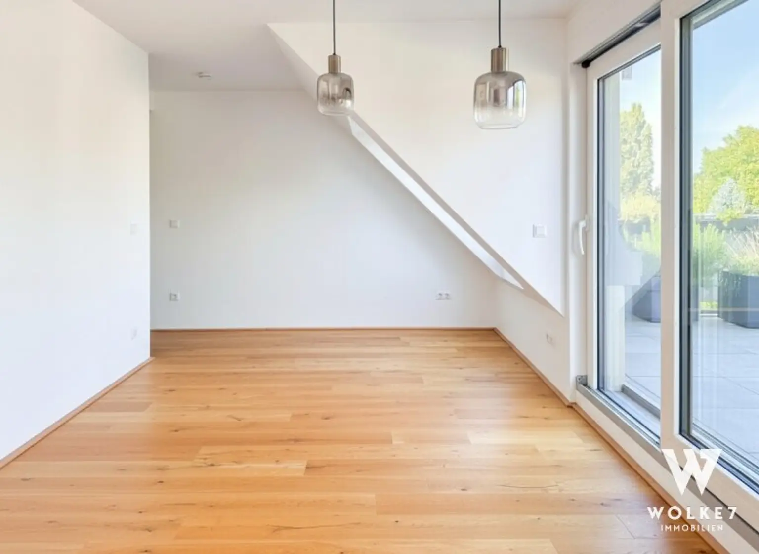 Elegante 3-Zimmer-Dachgeschoss-Maisonette mit Terrasse und Tiefgaragenplatz