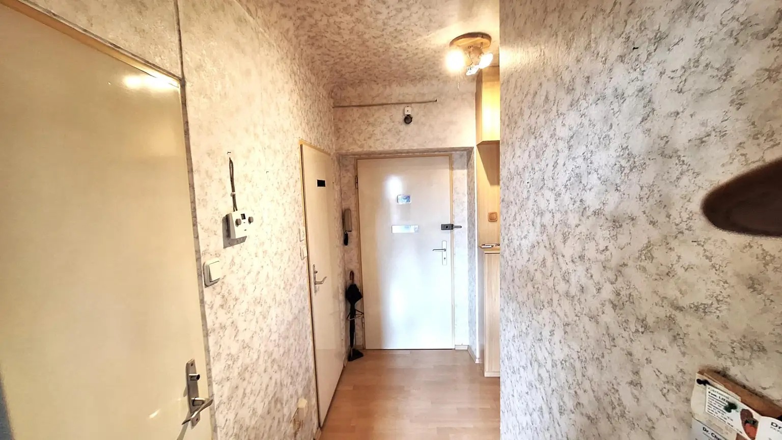 Zentrumsnahe sonnige Dachgeschosswohnung  mit Eckterrasse in Schwechat.