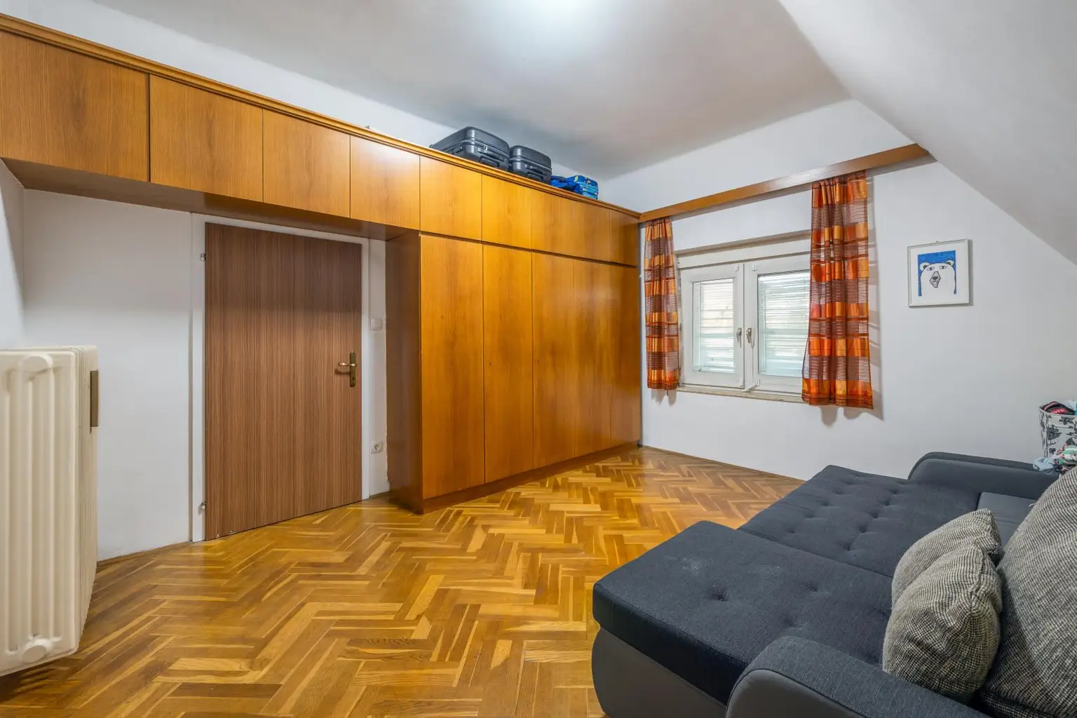 Großzügiges Zimmer DG