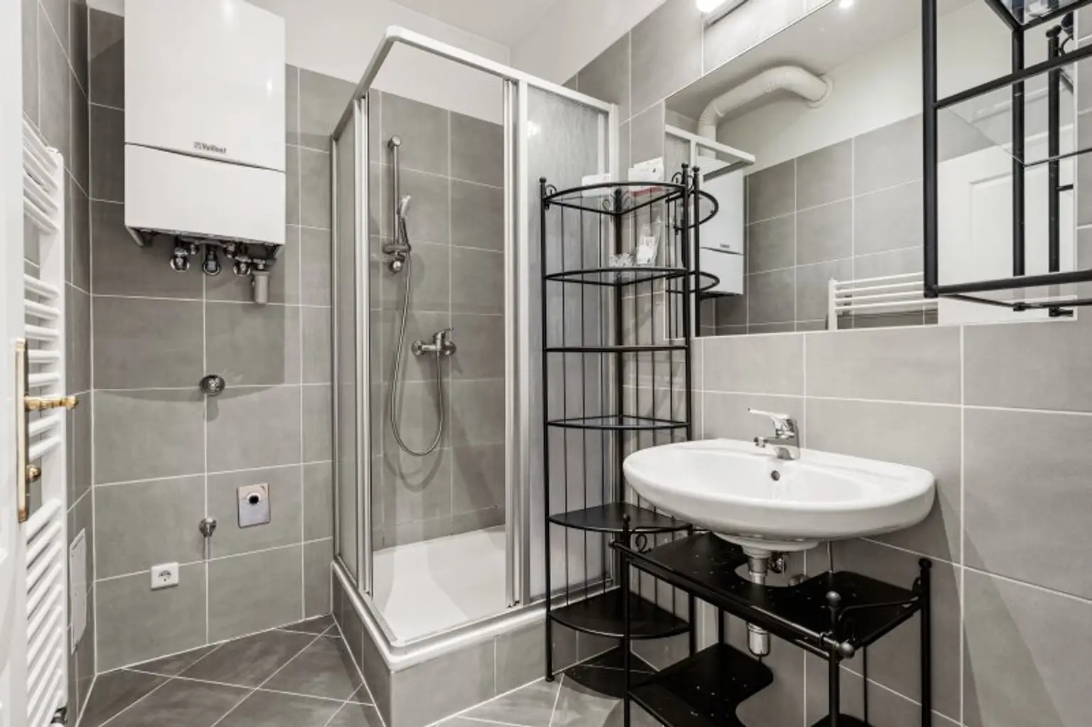 Ruhige, moderne 2-Zimmer Altbauwohnung in Zentrumsnähe! +++ RE/MAX Trend +++