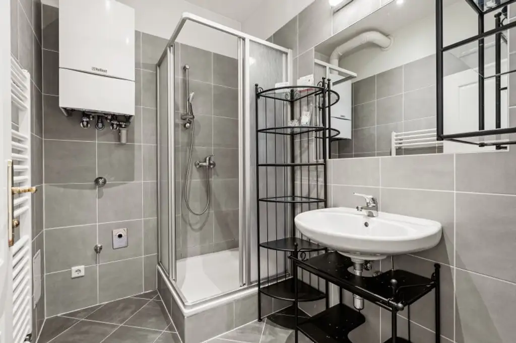 Ruhige, moderne 2-Zimmer Altbauwohnung in Zentrumsnähe! +++ RE/MAX Trend +++