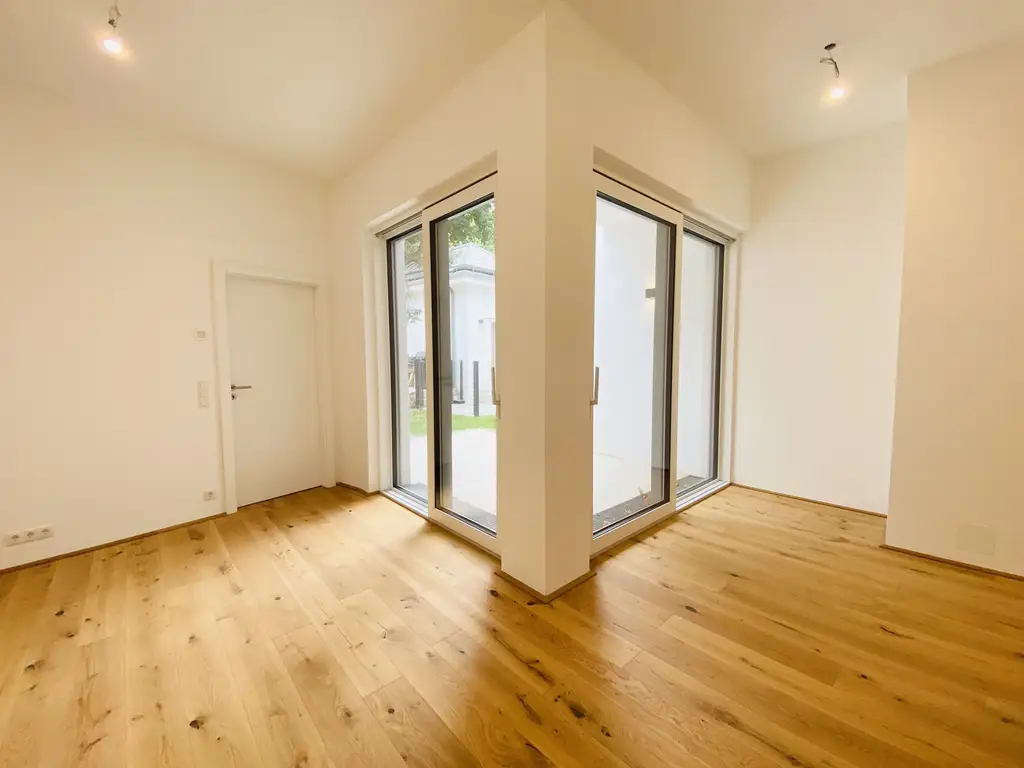 Erstbezug nach Sanierung - hofseitige Gartenwohnung mit Terrasse