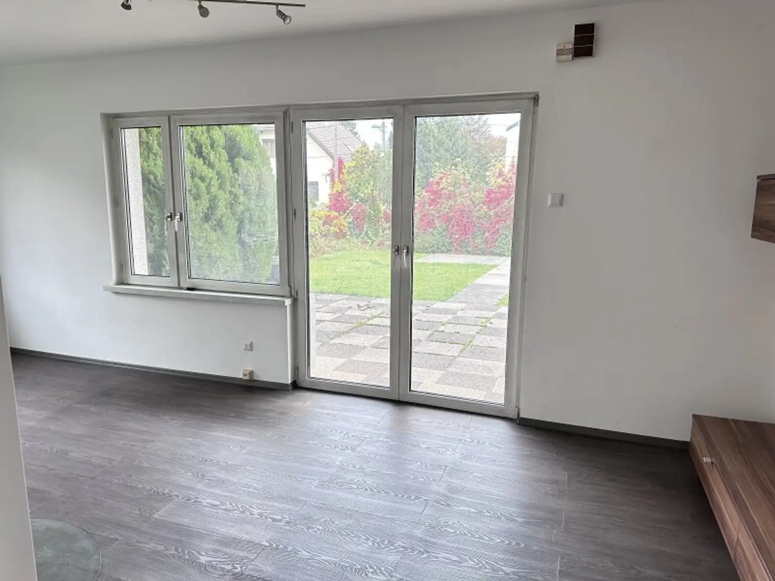Grundstück mit Zweifamilienhaus in Ruhelage - Variable Gestaltungsmöglichkeiten vorhanden