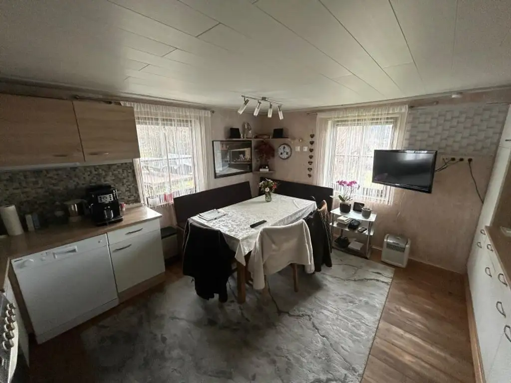 2776 m² Grund + Charmantes Einfamilienhaus im Sonnigen  Himmelberg mit Garten, + Garage & Werkstatt für 199.000 €