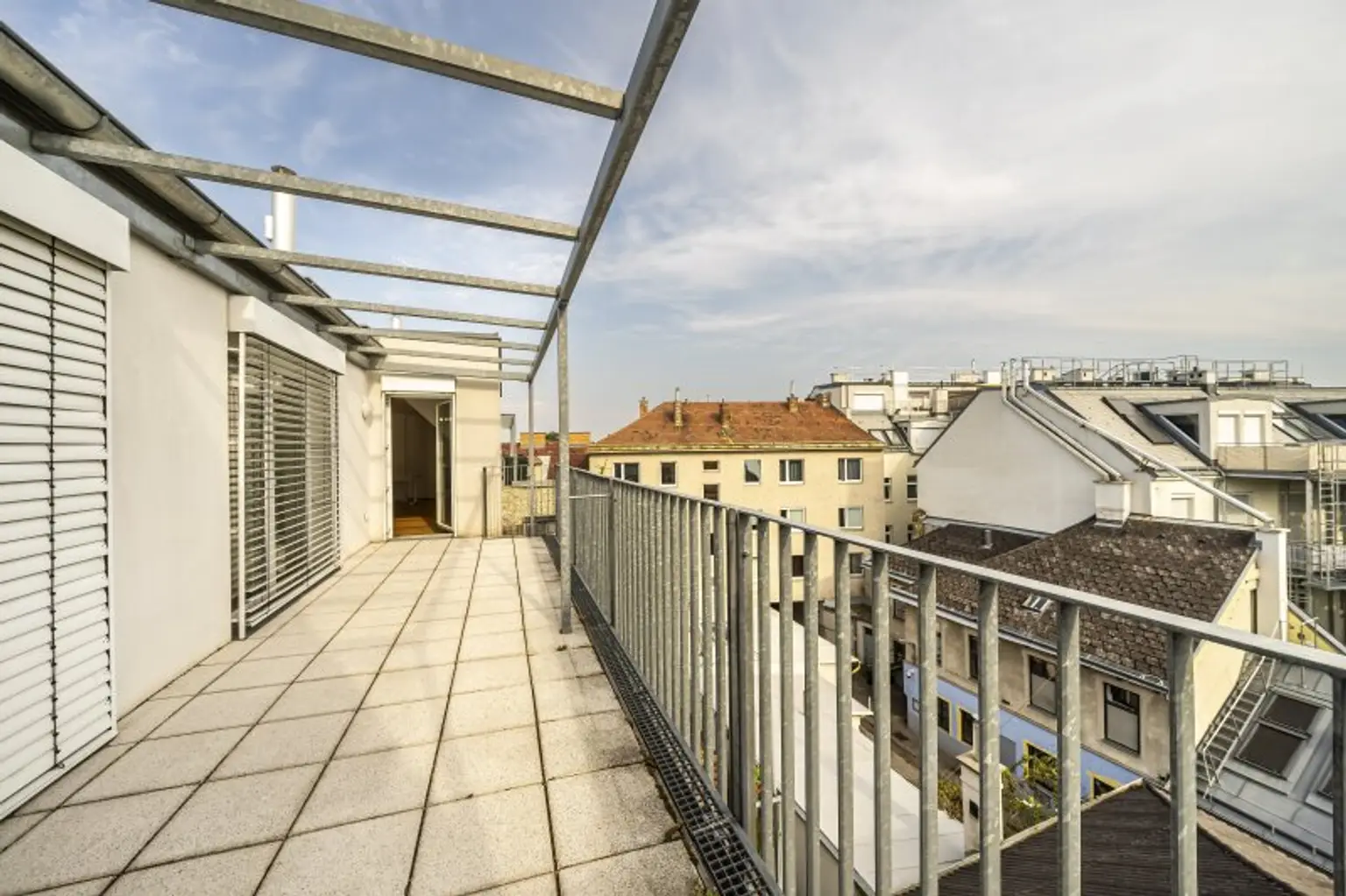 SAARPARK - AUSBLICK** Dachgeschosswohnung mit Innenhofterrasse **