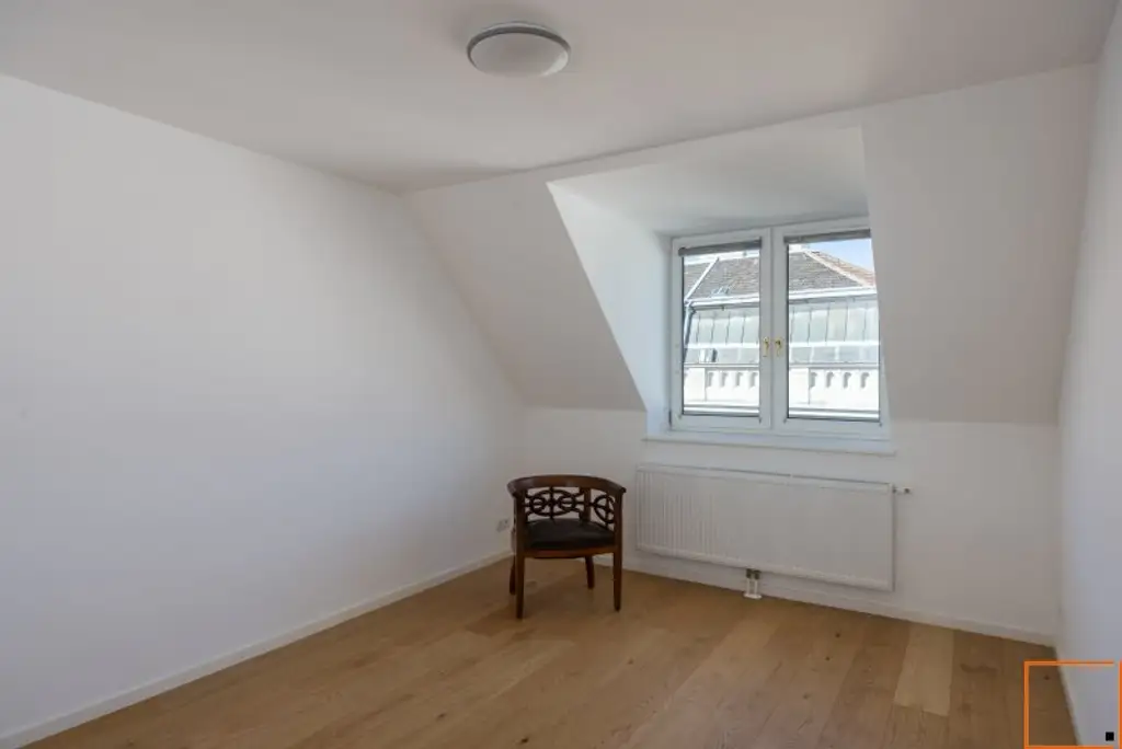 Dachgeschoßwohnung mit eingeschnittener Terrasse, vier Schlafzimmern und schönem Fernblick