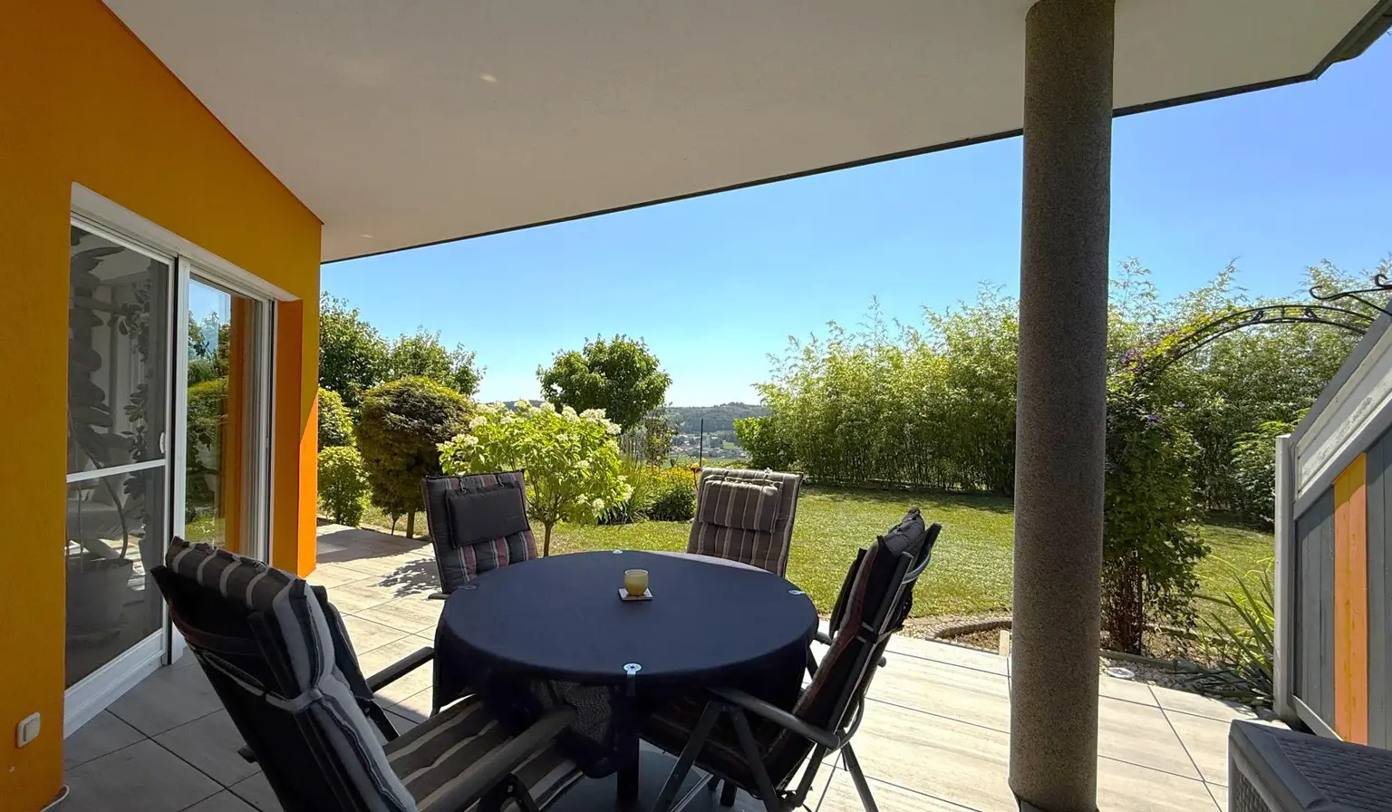 gepflegter, bezugsfertiger Bungalow mit Weitblick in sonniger Lage