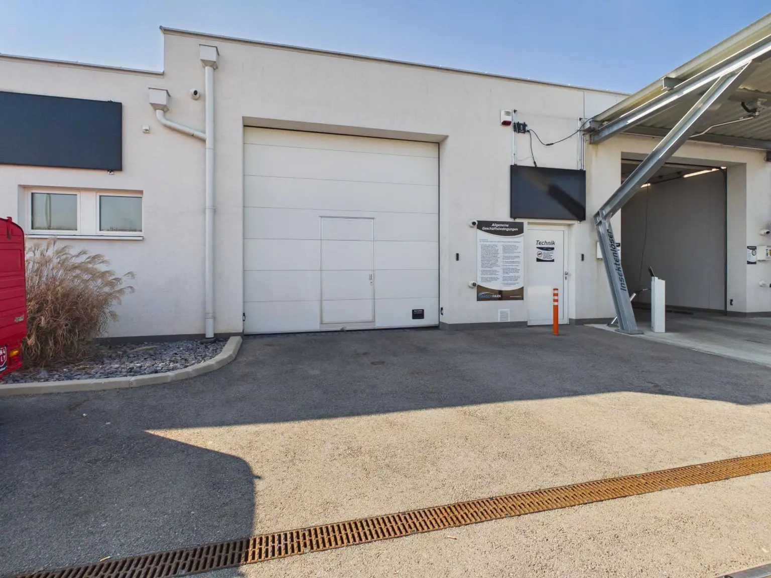 Aussenansicht Fahrzeugaufbereitungs-Halle