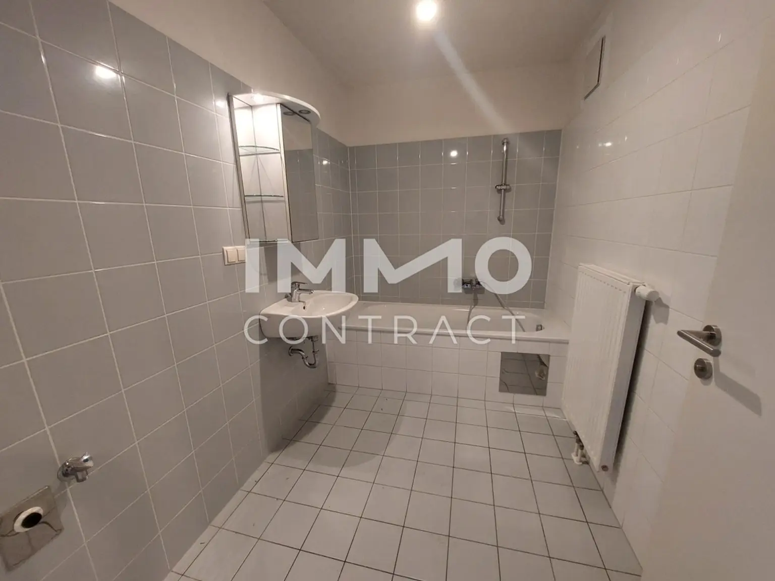 NUR SCHRIFTLICHE ANFRAGEN BITTE. 2-Zimmer-Wohnung mit Balkon in der Wielandgasse