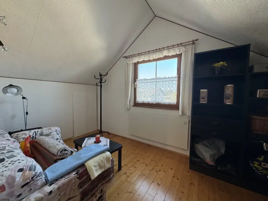 Sonniges Blockhaus mit Pool, Balkon & Gartenidylle in Sollenau