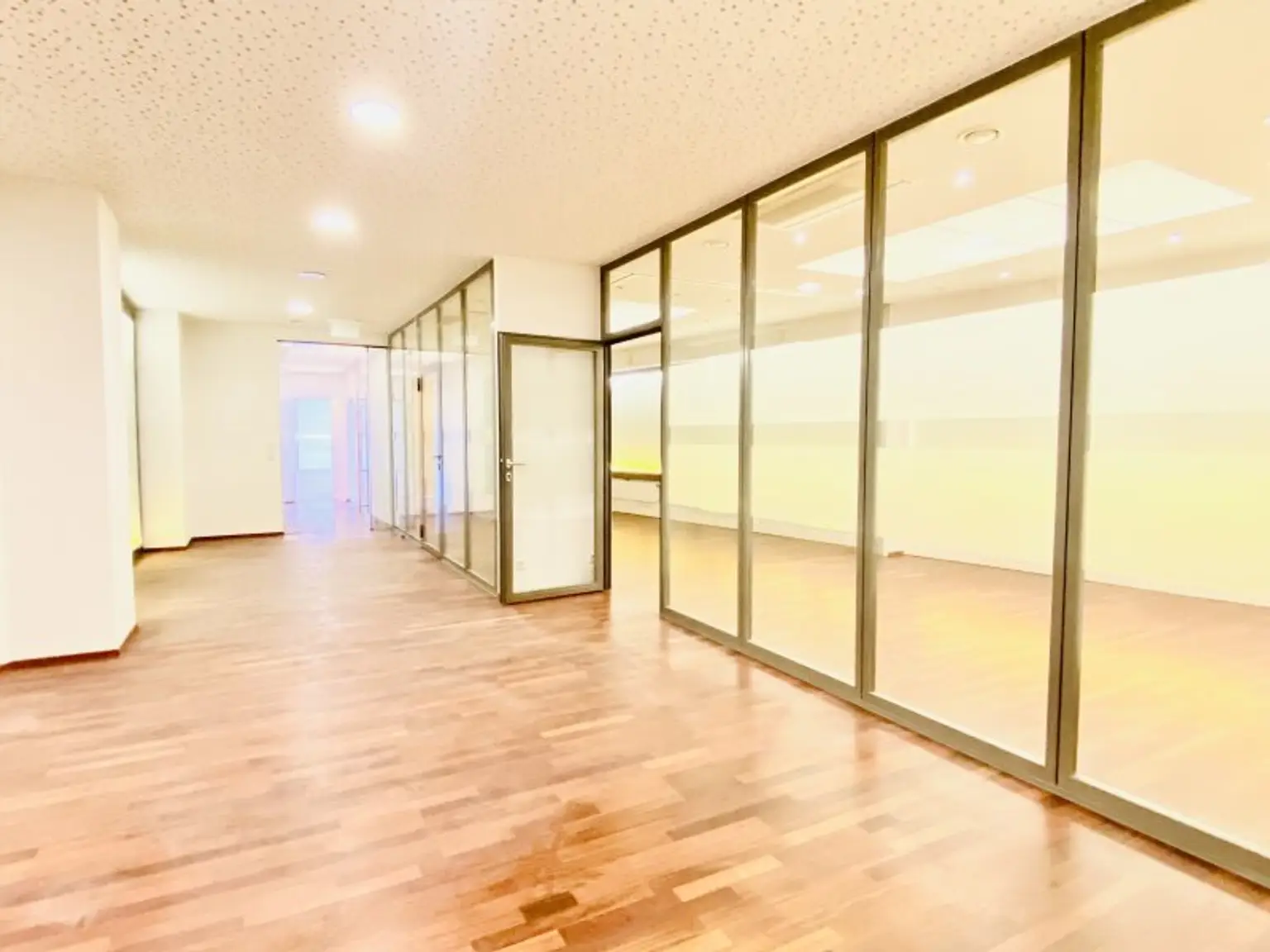 Büro/Praxisfläche- in exklusiver Lage zu vermieten